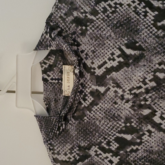 109%poly strecht mesh snake print top - Picture 2 of 2